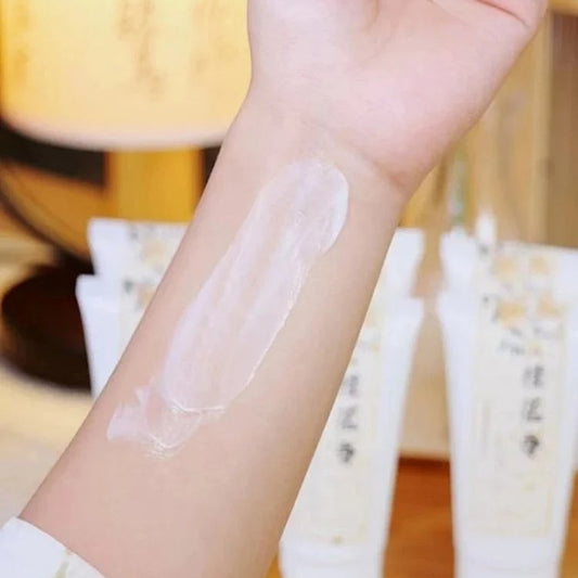 Osmanthus Hand Cream: Restores the natural fragrance of osmanthus, provides long-lasting hydration and moisturization, is refreshing and non-greasy, and repairs dryness during autumn and winter.