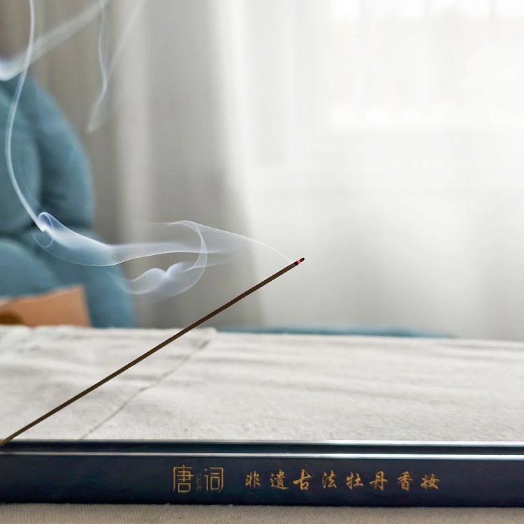 Tang Dynasty-style peony and agarwood incense sticks for calming the mind and focusing concentration.