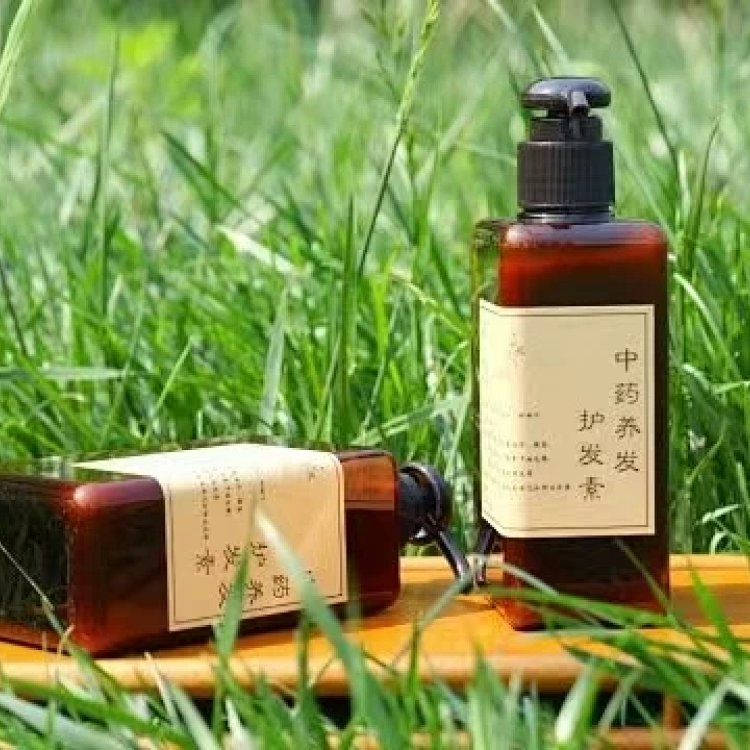 Traditional Chinese medicine hair conditioner repairs dry, frizzy, damaged, and chemically treated hair, providing smoothing and nourishing care.