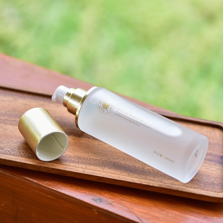 Natural plant extracts: Peony flower water, Rehmannia root, and Gentian root provide hydration, moisturization, whitening, and skin nourishment.