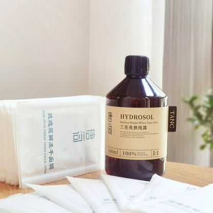 Natural plant extracts hydrate, moisturize, provide antioxidant benefits, reduce fine lines, add radiance and elasticity, minimize pores, balance oil and water levels, and fade blemishes.