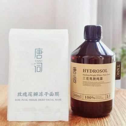 Natural plant extracts hydrate, moisturize, provide antioxidant benefits, reduce fine lines, add radiance and elasticity, minimize pores, balance oil and water levels, and fade blemishes.