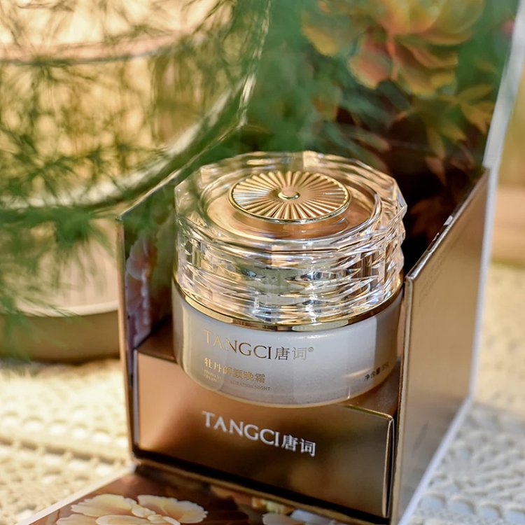 28-Day Skin Renewal Treatment – provides anti-wrinkle, brightening, and skin refining effects.