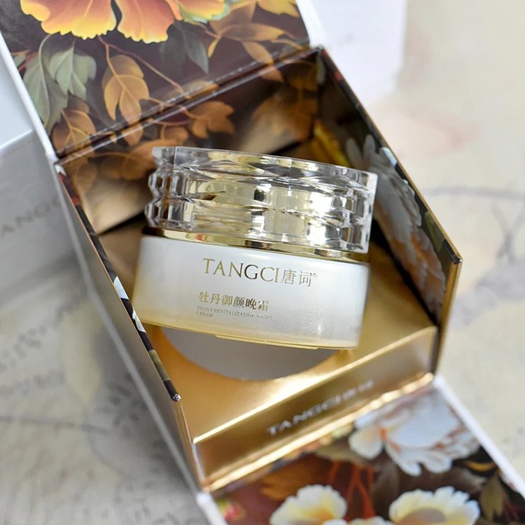 28-Day Skin Renewal Treatment – provides anti-wrinkle, brightening, and skin refining effects.