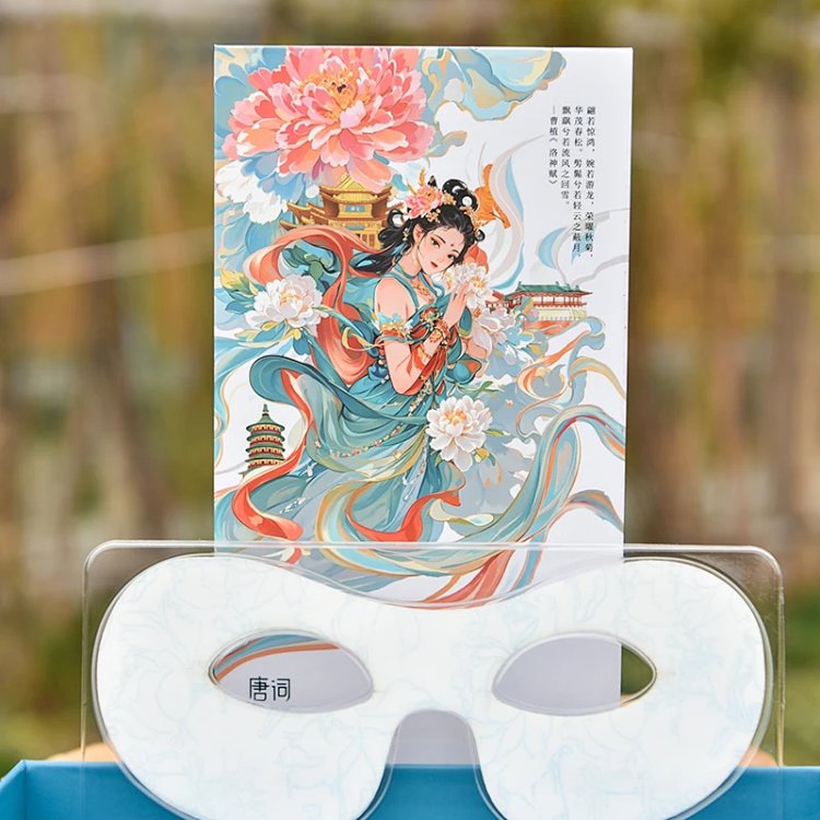 Made with natural plant extracts, it soothes and relieves stress, eliminates fatigue, brightens the eyes, clears heat, and reduces dark circles. One patch lasts for 8 hours.